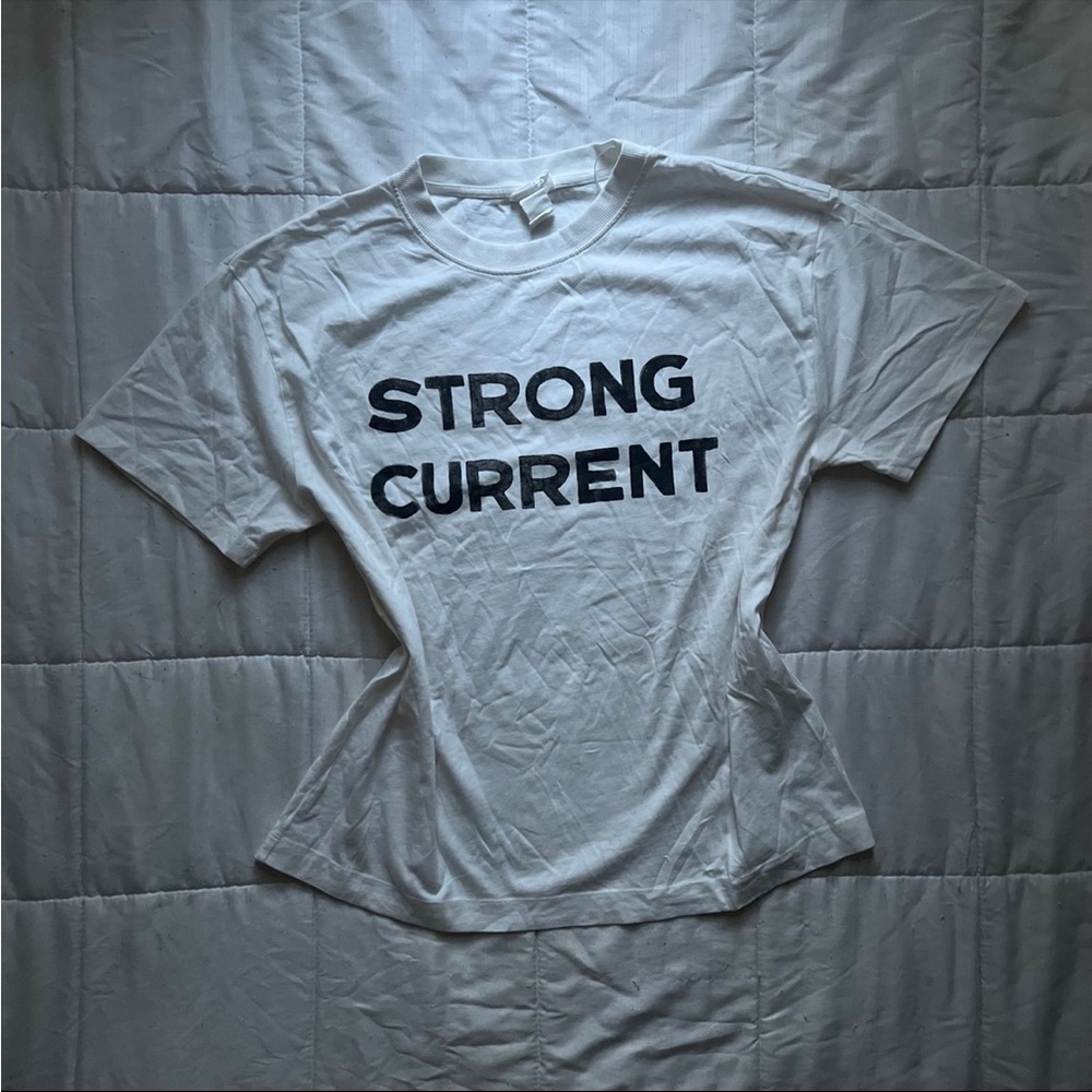 H&M Strong Current Desmond and Dempsey White & Black Tee